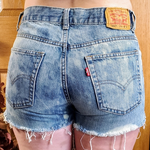 HP! 🎀Levi's Custom distressed raw hem Cutoffs - Picture 6 of 11